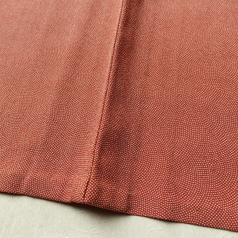 単衣 小紋 鮫小紋 美品 縮緬 しつけ糸付き ポリエステル 単衣仕立て 身丈166cm 裄丈66.5cm リサイクル着物 着物 銀朱 赤・朱_画像10