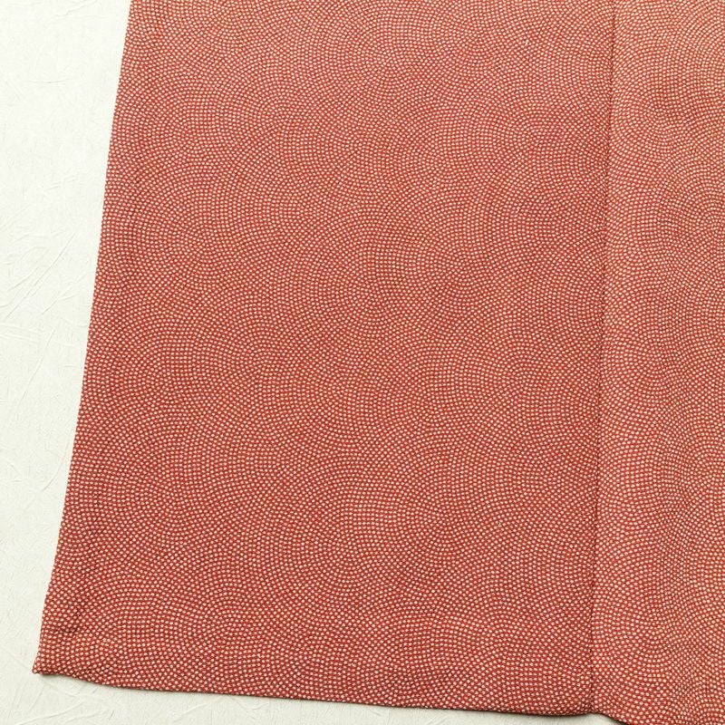 単衣 小紋 鮫小紋 美品 縮緬 しつけ糸付き ポリエステル 単衣仕立て 身丈166cm 裄丈66.5cm リサイクル着物 着物 銀朱 赤・朱_画像11