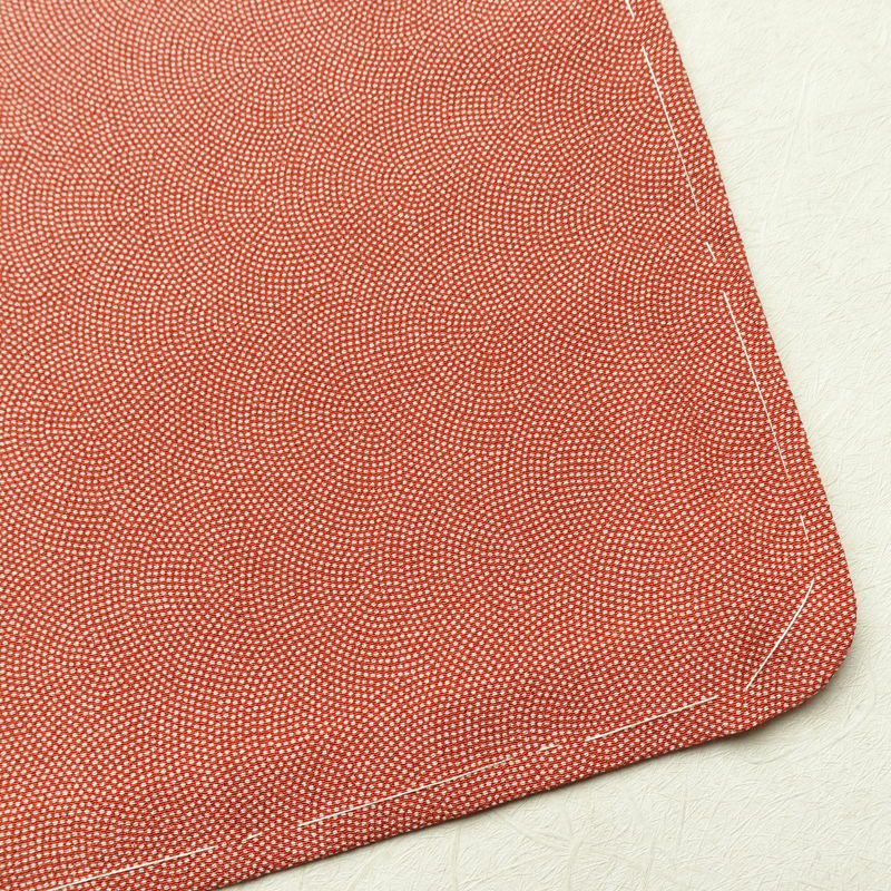 単衣 小紋 鮫小紋 美品 縮緬 しつけ糸付き ポリエステル 単衣仕立て 身丈166cm 裄丈66.5cm リサイクル着物 着物 銀朱 赤・朱_画像14