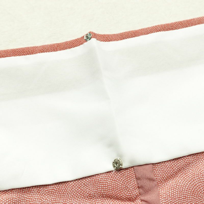 単衣 小紋 鮫小紋 美品 縮緬 しつけ糸付き ポリエステル 単衣仕立て 身丈166cm 裄丈66.5cm リサイクル着物 着物 銀朱 赤・朱_画像18