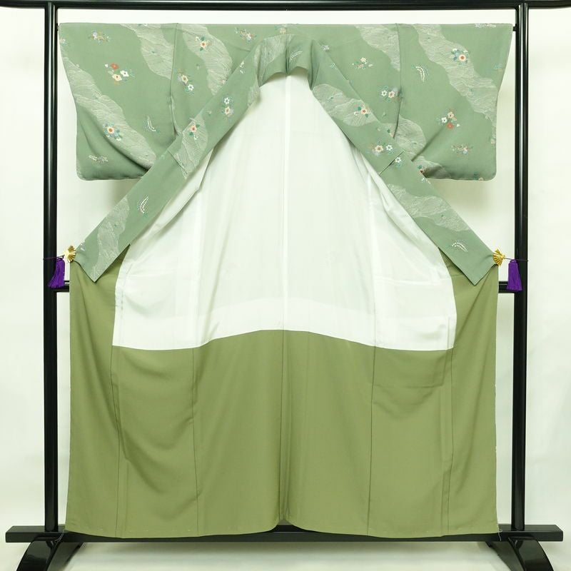 小紋 良品 しつけ糸付き 縮緬 正絹 花柄 袷仕立て 身丈157.5cm 裄丈66.5cm リサイクル着物 着物 金彩 緑・うぐいす色_画像3