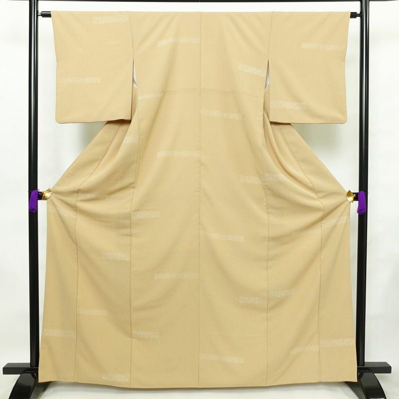 小紋 縮緬 飛び柄 混紡 幾何学柄・抽象柄 袷仕立て 身丈165cm 裄丈63cm リサイクル着物 着物 ベージュ_画像1