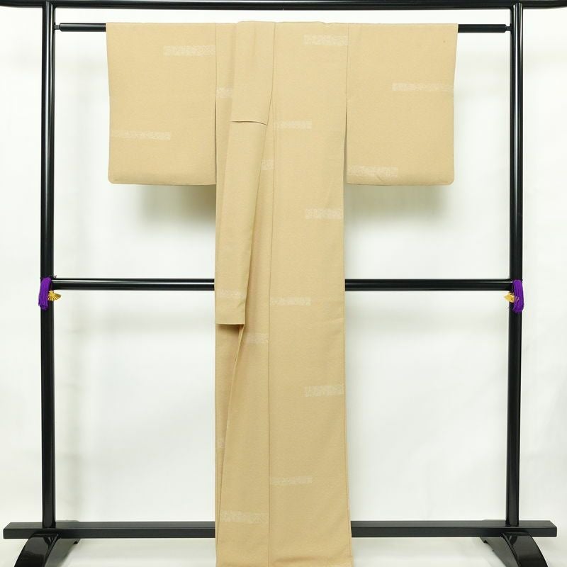 小紋 縮緬 飛び柄 混紡 幾何学柄・抽象柄 袷仕立て 身丈165cm 裄丈63cm リサイクル着物 着物 ベージュ_画像2