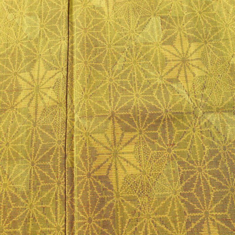 単衣 紬 正絹 麻の葉柄 単衣仕立て 身丈154cm 裄丈63cm リサイクル着物 着物 モダン 紬地 黄・黄土色_画像6