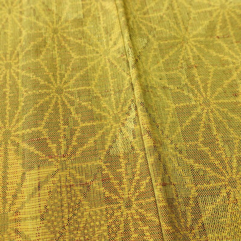 単衣 紬 正絹 麻の葉柄 単衣仕立て 身丈154cm 裄丈63cm リサイクル着物 着物 モダン 紬地 黄・黄土色_画像10