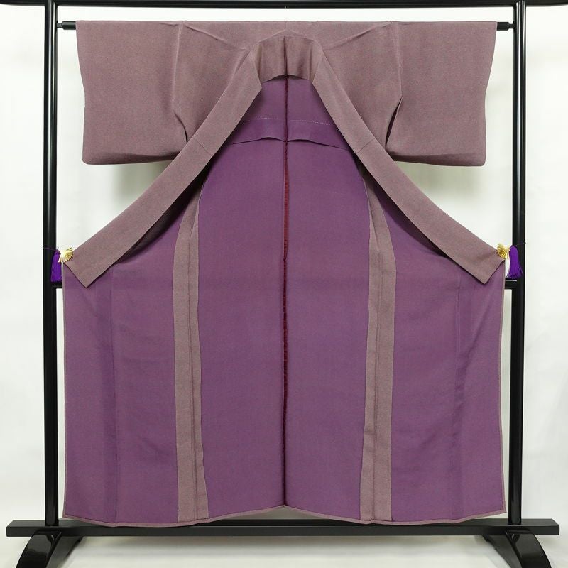 単衣 色無地 鮫小紋 縮緬 一つ紋付き 正絹 流水・波柄 単衣仕立て 身丈156.5cm 裄丈63cm リサイクル着物 着物 お茶会 紫・藤色_画像3