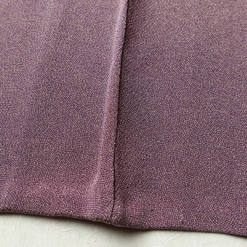 単衣 色無地 鮫小紋 縮緬 一つ紋付き 正絹 流水・波柄 単衣仕立て 身丈156.5cm 裄丈63cm リサイクル着物 着物 お茶会 紫・藤色_画像9