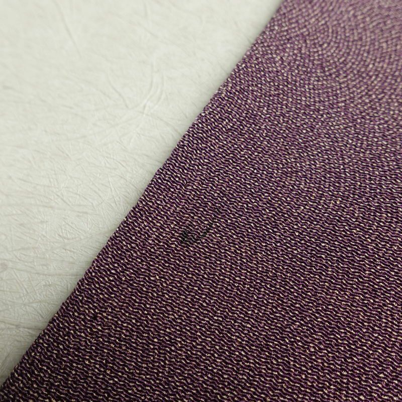 単衣 色無地 鮫小紋 縮緬 一つ紋付き 正絹 流水・波柄 単衣仕立て 身丈156.5cm 裄丈63cm リサイクル着物 着物 お茶会 紫・藤色_画像13