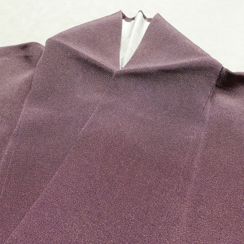 単衣 色無地 鮫小紋 縮緬 一つ紋付き 正絹 流水・波柄 単衣仕立て 身丈156.5cm 裄丈63cm リサイクル着物 着物 お茶会 紫・藤色_画像17