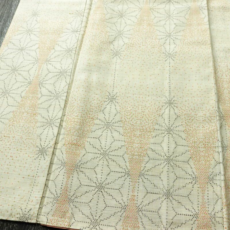 紬 正絹 麻の葉柄 袷仕立て 身丈144.5cm 裄丈61.5cm リサイクル着物 着物 モダン クリーム_画像4