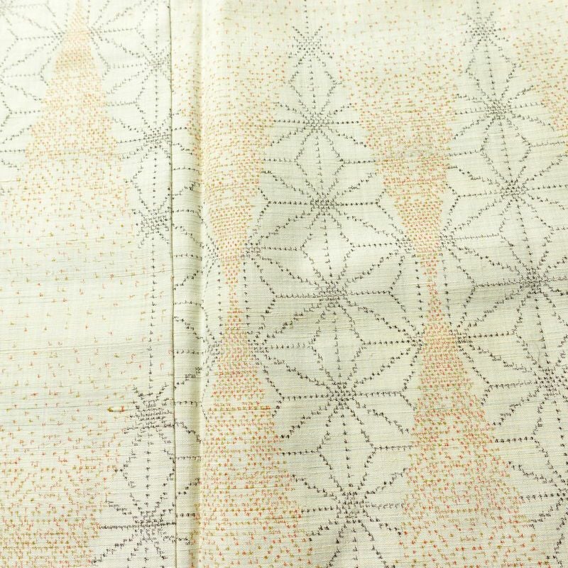 紬 正絹 麻の葉柄 袷仕立て 身丈144.5cm 裄丈61.5cm リサイクル着物 着物 モダン クリーム_画像6