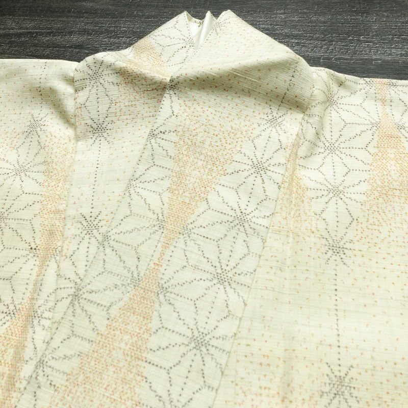 紬 正絹 麻の葉柄 袷仕立て 身丈144.5cm 裄丈61.5cm リサイクル着物 着物 モダン クリーム_画像15