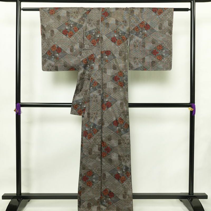 大島紬 美品 証紙なし しつけ糸付き 正絹 花柄 袷仕立て 身丈167cm 裄丈67cm リサイクル着物 着物 茶_画像2