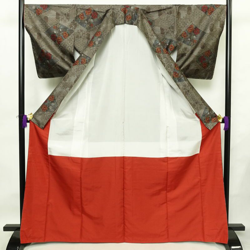 大島紬 美品 証紙なし しつけ糸付き 正絹 花柄 袷仕立て 身丈167cm 裄丈67cm リサイクル着物 着物 茶_画像3