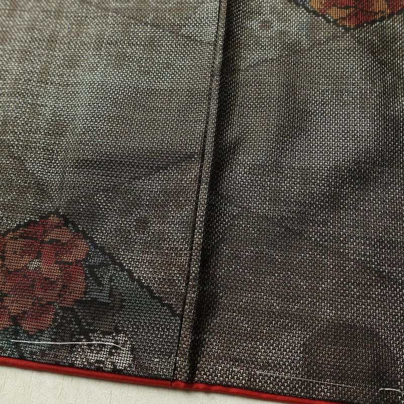 大島紬 美品 証紙なし しつけ糸付き 正絹 花柄 袷仕立て 身丈167cm 裄丈67cm リサイクル着物 着物 茶_画像11