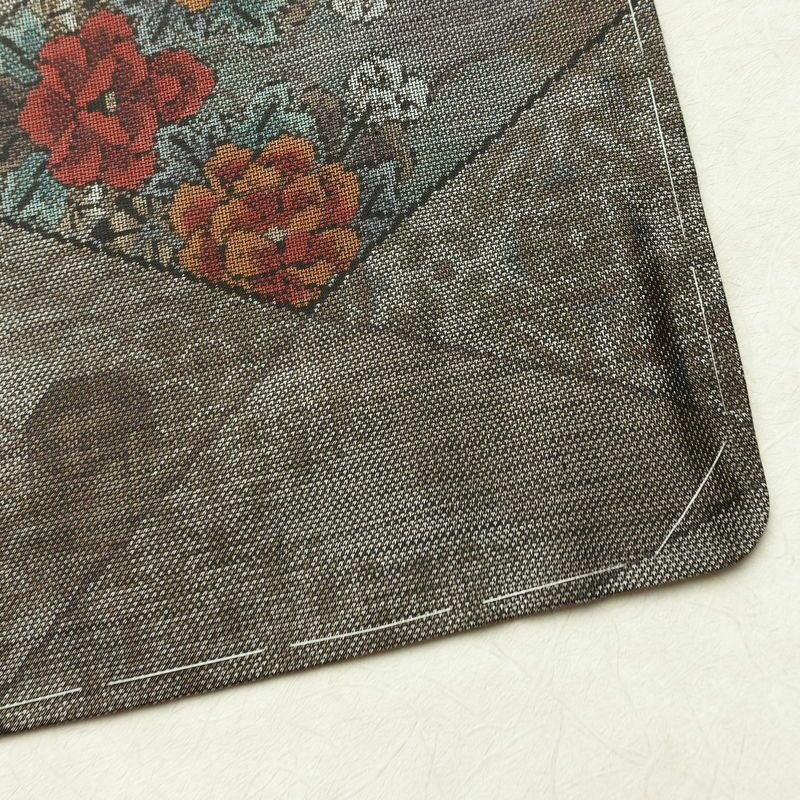 大島紬 美品 証紙なし しつけ糸付き 正絹 花柄 袷仕立て 身丈167cm 裄丈67cm リサイクル着物 着物 茶_画像15