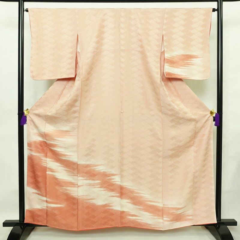 付け下げ 良品 しつけ糸付き 綸子 正絹 古典柄 袷仕立て 身丈161cm 裄丈64.5cm リサイクル着物 着物 入学式 卒業式 七五三 お宮参り フォーマル シンプル 上品 ベージュ_画像1