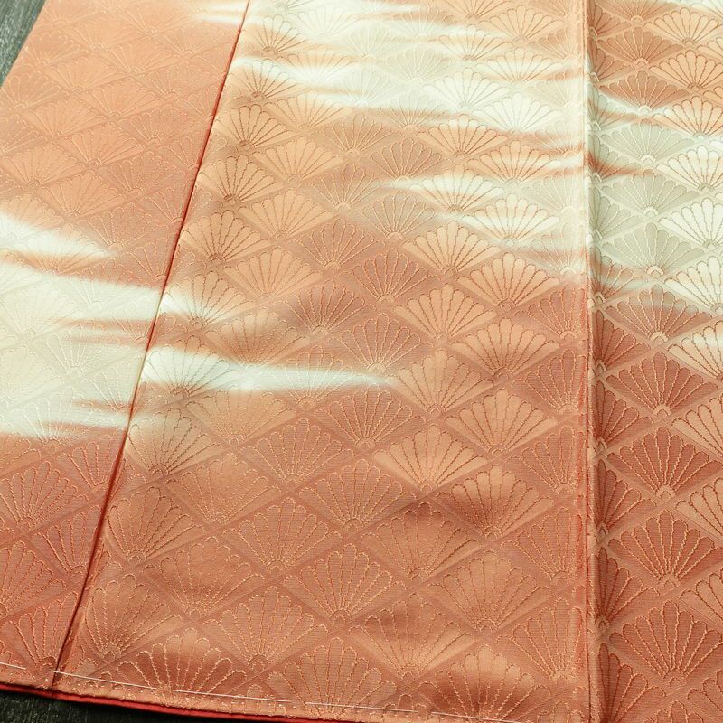 付け下げ 良品 しつけ糸付き 綸子 正絹 古典柄 袷仕立て 身丈161cm 裄丈64.5cm リサイクル着物 着物 入学式 卒業式 七五三 お宮参り フォーマル シンプル 上品 ベージュ_画像4