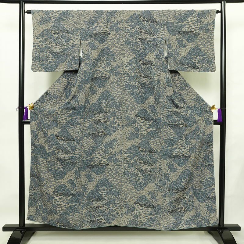 小紋 縮緬 正絹 古典柄 袷仕立て 身丈156.5cm 裄丈64cm リサイクル着物 着物 モダン カジュアル グレー_画像1