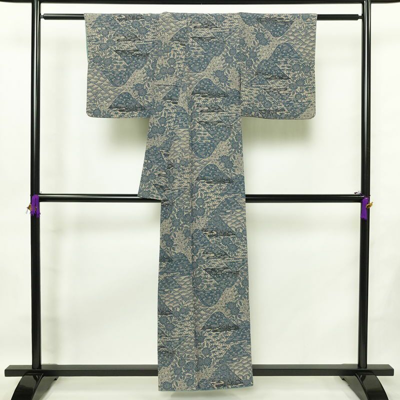 小紋 縮緬 正絹 古典柄 袷仕立て 身丈156.5cm 裄丈64cm リサイクル着物 着物 モダン カジュアル グレー_画像2