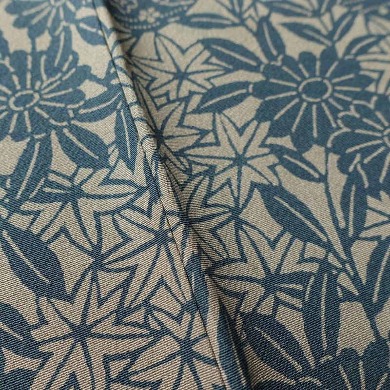 小紋 縮緬 正絹 古典柄 袷仕立て 身丈156.5cm 裄丈64cm リサイクル着物 着物 モダン カジュアル グレー_画像11