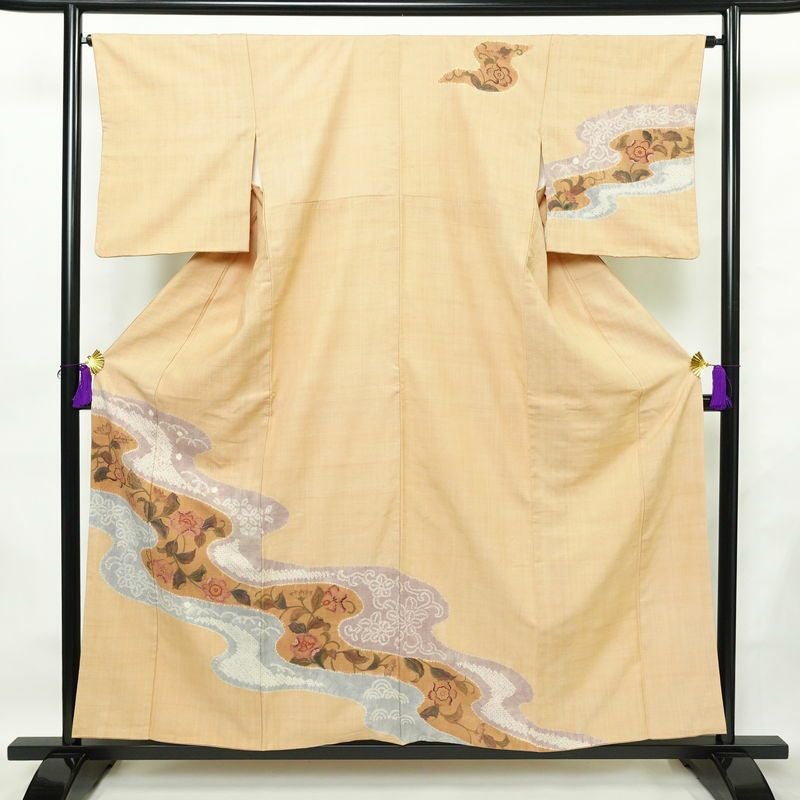 付け下げ 相良刺繍 絞り 正絹 花柄 袷仕立て 身丈157cm 裄丈65cm リサイクル着物 着物 刺繍 紬地 ベージュ_画像1