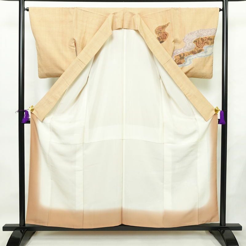 付け下げ 相良刺繍 絞り 正絹 花柄 袷仕立て 身丈157cm 裄丈65cm リサイクル着物 着物 刺繍 紬地 ベージュ_画像3