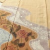 付け下げ 相良刺繍 絞り 正絹 花柄 袷仕立て 身丈157cm 裄丈65cm リサイクル着物 着物 刺繍 紬地 ベージュ_画像7