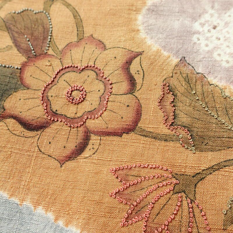 付け下げ 相良刺繍 絞り 正絹 花柄 袷仕立て 身丈157cm 裄丈65cm リサイクル着物 着物 刺繍 紬地 ベージュ_画像10