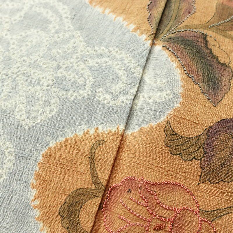 付け下げ 相良刺繍 絞り 正絹 花柄 袷仕立て 身丈157cm 裄丈65cm リサイクル着物 着物 刺繍 紬地 ベージュ_画像11
