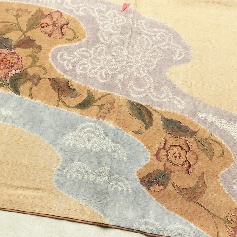 付け下げ 相良刺繍 絞り 正絹 花柄 袷仕立て 身丈157cm 裄丈65cm リサイクル着物 着物 刺繍 紬地 ベージュ_画像14