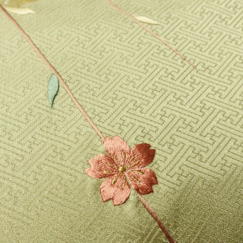 付け下げ 良品 綸子 正絹 花柄 袷仕立て 身丈159.5cm 裄丈63.5cm リサイクル着物 一部しつけ糸付き 着物 刺繍 箔 入学式 卒業式 七五三 お宮参り フォーマル 上品 扇面 榛色 黄・黄土色_画像8