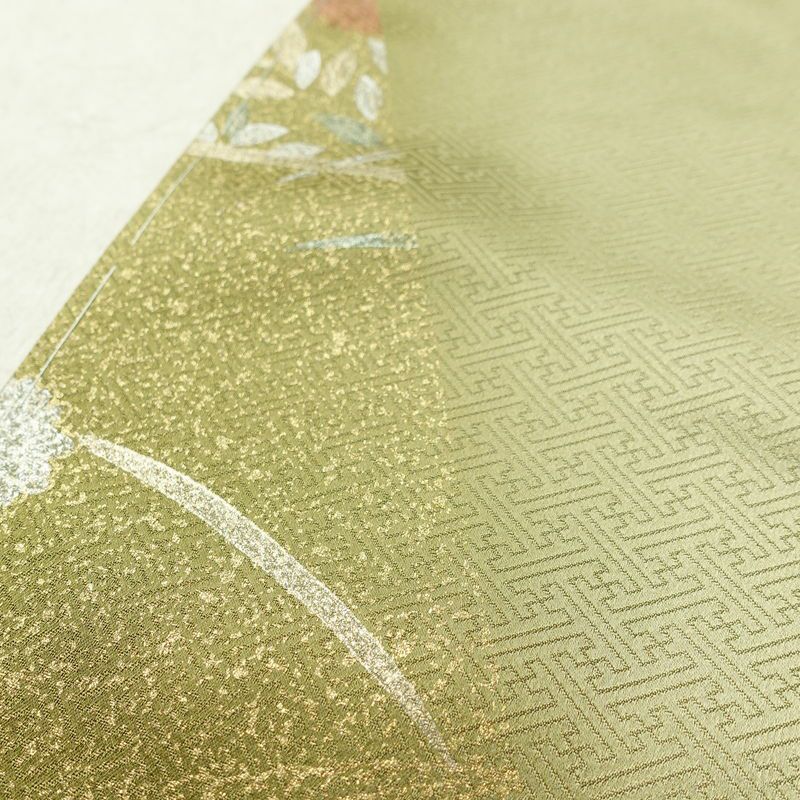 付け下げ 良品 綸子 正絹 花柄 袷仕立て 身丈159.5cm 裄丈63.5cm リサイクル着物 一部しつけ糸付き 着物 刺繍 箔 入学式 卒業式 七五三 お宮参り フォーマル 上品 扇面 榛色 黄・黄土色_画像9