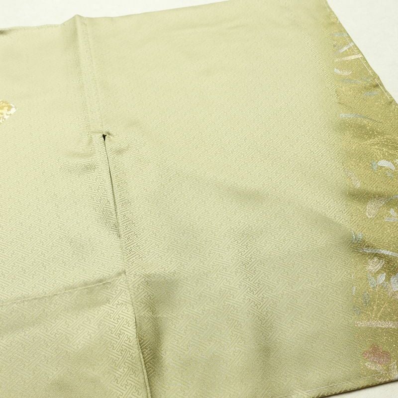 付け下げ 良品 綸子 正絹 花柄 袷仕立て 身丈159.5cm 裄丈63.5cm リサイクル着物 一部しつけ糸付き 着物 刺繍 箔 入学式 卒業式 七五三 お宮参り フォーマル 上品 扇面 榛色 黄・黄土色_画像14