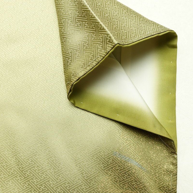 付け下げ 良品 綸子 正絹 花柄 袷仕立て 身丈159.5cm 裄丈63.5cm リサイクル着物 一部しつけ糸付き 着物 刺繍 箔 入学式 卒業式 七五三 お宮参り フォーマル 上品 扇面 榛色 黄・黄土色_画像15