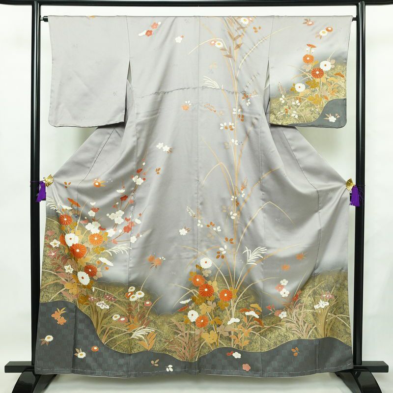 訪問着 しつけ糸付き 綸子 正絹 木の葉・植物柄 袷仕立て 身丈160.5cm 裄丈65.5cm リサイクル着物 着物 金彩 入学式 卒業式 七五三 お宮参り フォーマル 菊 グレー_画像1