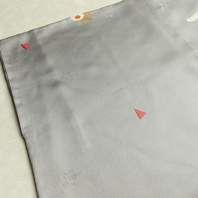 訪問着 しつけ糸付き 綸子 正絹 木の葉・植物柄 袷仕立て 身丈160.5cm 裄丈65.5cm リサイクル着物 着物 金彩 入学式 卒業式 七五三 お宮参り フォーマル 菊 グレー_画像21