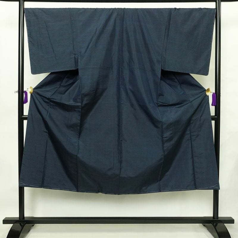 男性用 紬着物 美品 しつけ糸付き アンサンブル 2点セット 正絹 羽織 亀甲柄 袷仕立て 身丈142cm 裄丈68.5cm リサイクル着物 着物 未使用品 青・紺_画像2