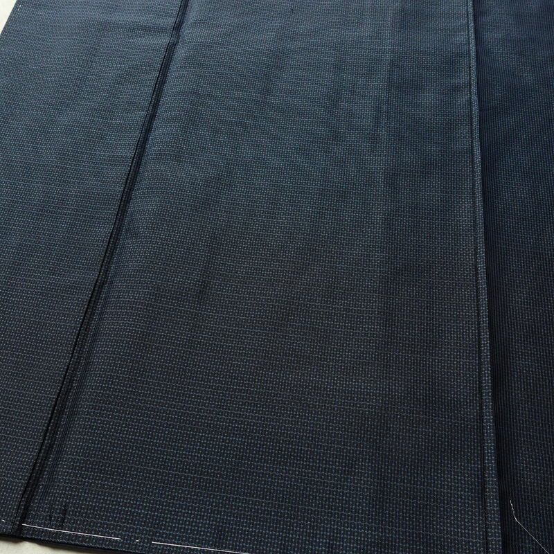 男性用 紬着物 美品 しつけ糸付き アンサンブル 2点セット 正絹 羽織 亀甲柄 袷仕立て 身丈142cm 裄丈68.5cm リサイクル着物 着物 未使用品 青・紺_画像6