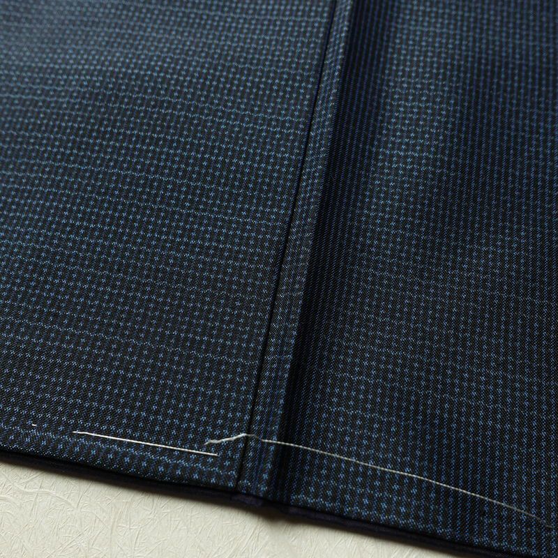 男性用 紬着物 美品 しつけ糸付き アンサンブル 2点セット 正絹 羽織 亀甲柄 袷仕立て 身丈142cm 裄丈68.5cm リサイクル着物 着物 未使用品 青・紺_画像9