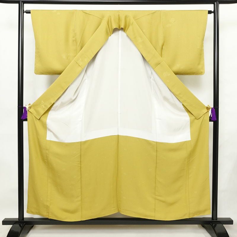 色無地 良品 しつけ糸付き 一つ紋付き 正絹 古典柄 袷仕立て 身丈155cm 裄丈64cm リサイクル着物 着物 お茶会 フォーマル シンプル 黄・黄土色_画像3