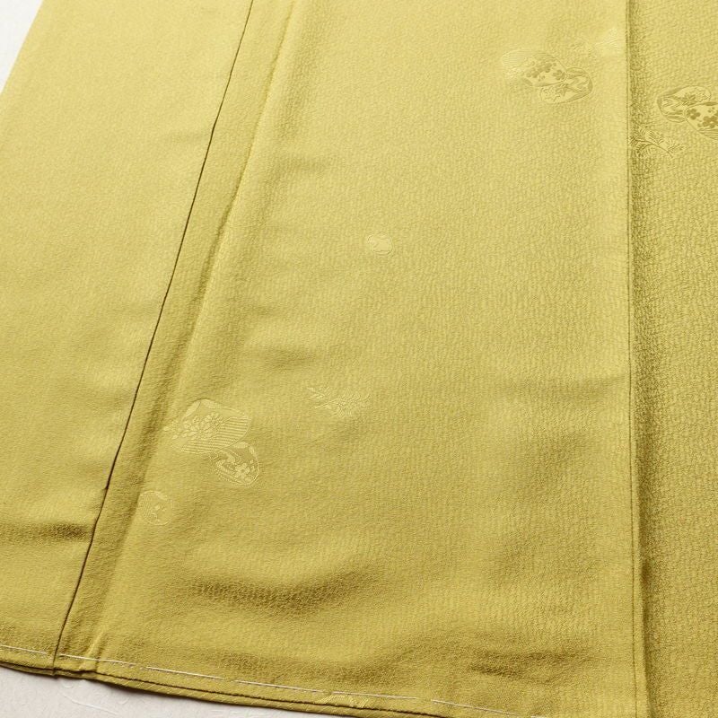 色無地 良品 しつけ糸付き 一つ紋付き 正絹 古典柄 袷仕立て 身丈155cm 裄丈64cm リサイクル着物 着物 お茶会 フォーマル シンプル 黄・黄土色_画像4