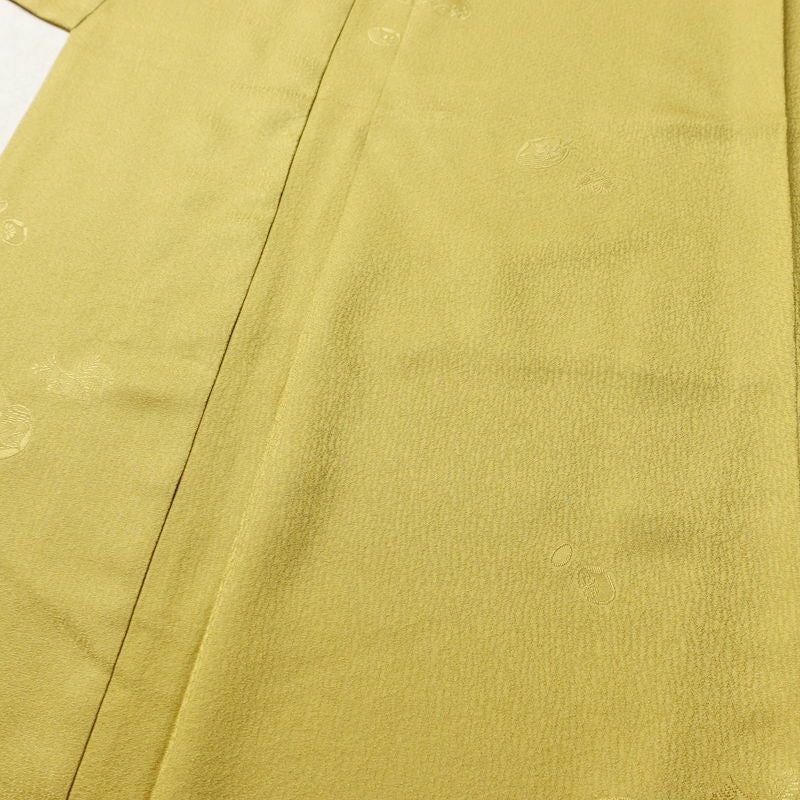 色無地 良品 しつけ糸付き 一つ紋付き 正絹 古典柄 袷仕立て 身丈155cm 裄丈64cm リサイクル着物 着物 お茶会 フォーマル シンプル 黄・黄土色_画像5