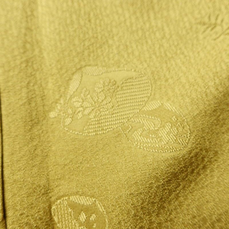 色無地 良品 しつけ糸付き 一つ紋付き 正絹 古典柄 袷仕立て 身丈155cm 裄丈64cm リサイクル着物 着物 お茶会 フォーマル シンプル 黄・黄土色_画像10