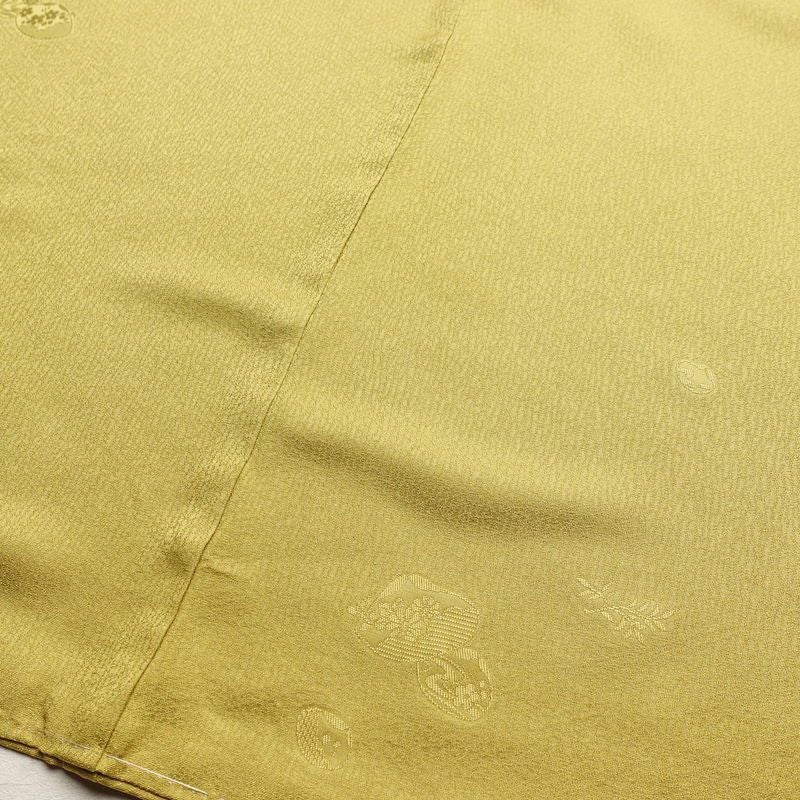 色無地 良品 しつけ糸付き 一つ紋付き 正絹 古典柄 袷仕立て 身丈155cm 裄丈64cm リサイクル着物 着物 お茶会 フォーマル シンプル 黄・黄土色_画像11