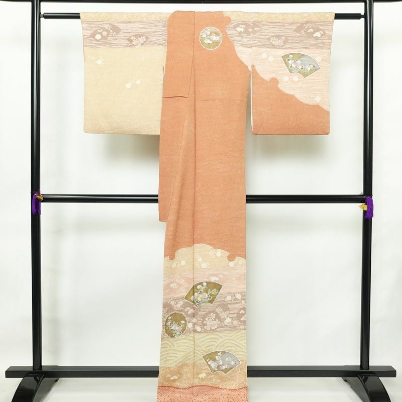 付け下げ 良品 落款入り 絞り ふくれ織 トールサイズ 正絹 古典柄 袷仕立て 身丈171cm 裄丈67.5cm リサイクル着物 着物 箔 金糸 入学式 卒業式 七五三 お宮参り フォーマル 粋 東雲色 扇面 橙_画像2