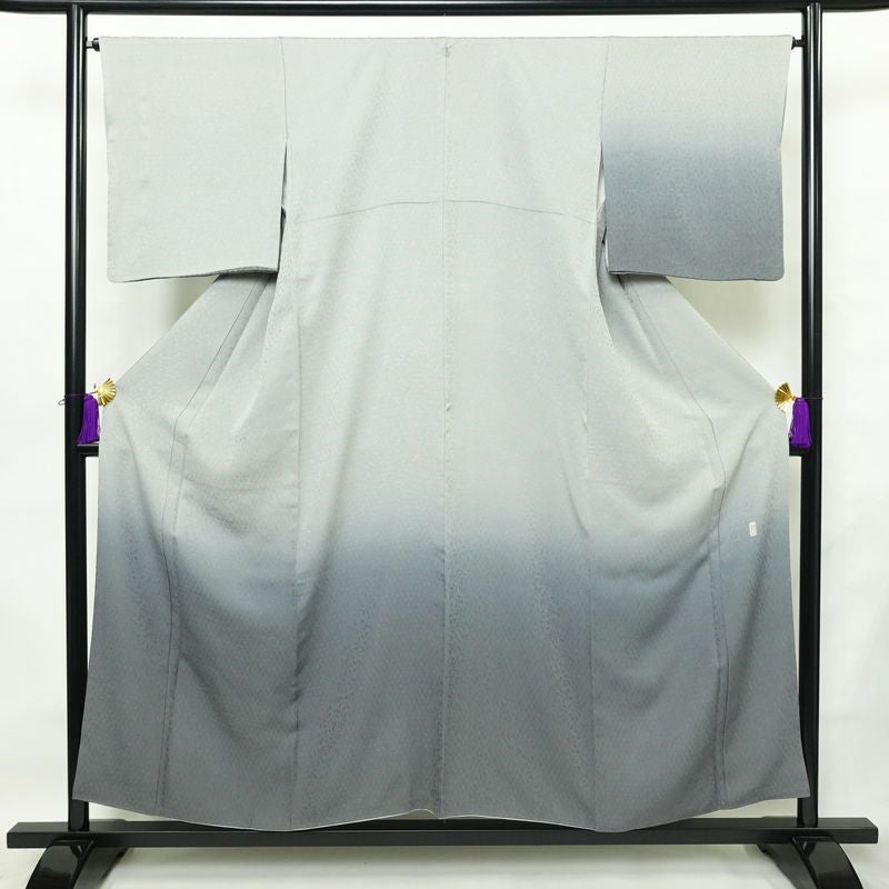 付け下げ 良品 落款入り 一つ紋付き 正絹 木の葉・植物柄 袷仕立て 身丈153.5cm 裄丈65cm リサイクル着物 着物 入学式 卒業式 フォーマル シンプル 上品 グレー_画像1