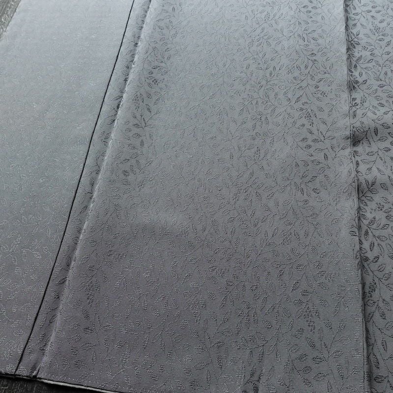 付け下げ 良品 落款入り 一つ紋付き 正絹 木の葉・植物柄 袷仕立て 身丈153.5cm 裄丈65cm リサイクル着物 着物 入学式 卒業式 フォーマル シンプル 上品 グレー_画像4