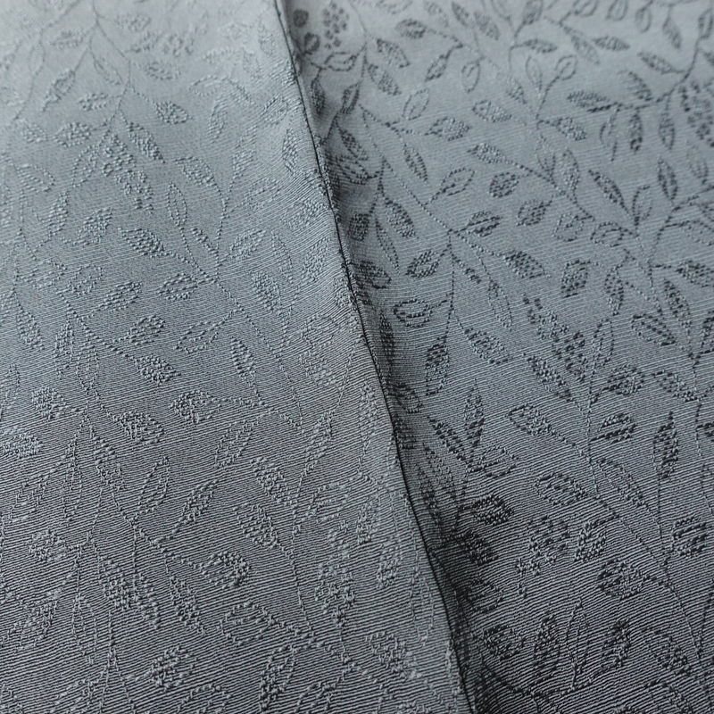 付け下げ 良品 落款入り 一つ紋付き 正絹 木の葉・植物柄 袷仕立て 身丈153.5cm 裄丈65cm リサイクル着物 着物 入学式 卒業式 フォーマル シンプル 上品 グレー_画像9
