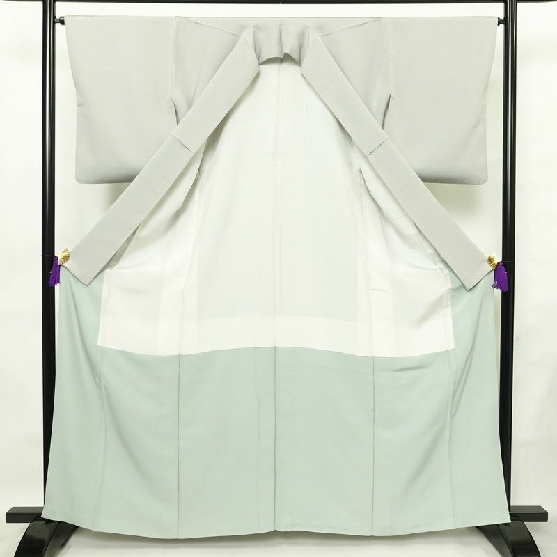 色無地 良品 落款入り 縮緬 一つ紋付き 正絹 無地 袷仕立て 身丈162.5cm 裄丈65cm リサイクル着物 着物 作家物 お茶会 上品 グレー_画像3